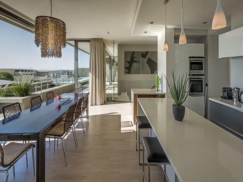 Blue Views Penthouse Beachfront Apartment With Pool Κέιπ Τάουν Εξωτερικό φωτογραφία
