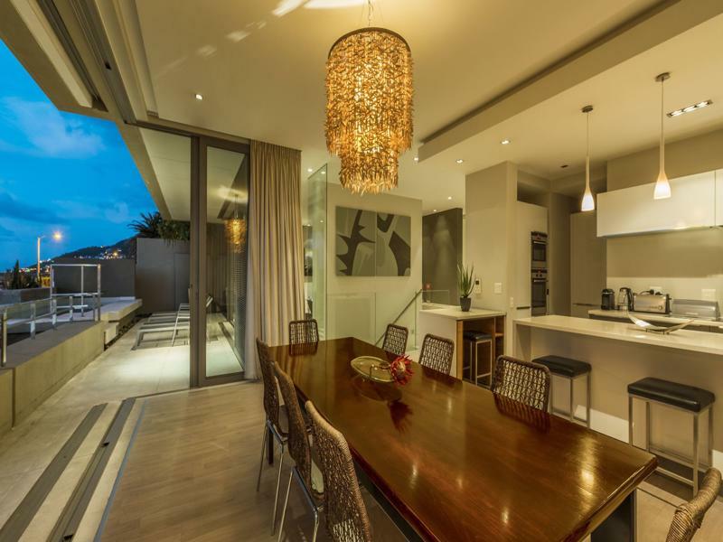 Blue Views Penthouse Beachfront Apartment With Pool Κέιπ Τάουν Εξωτερικό φωτογραφία